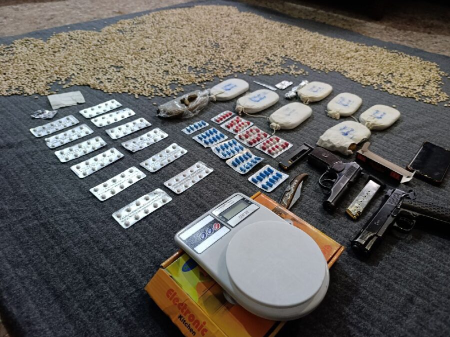 الأمن الداخلي يضبط مواد مخدرة ويفكك شبكة ترويج في درعا