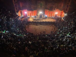 درعا.. فعاليات فنية وتراثية في مدرج بصرى الشام الأثري احتفالاً بذكرى التحرير