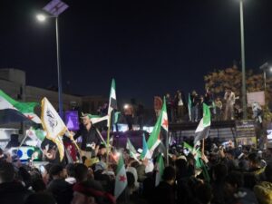 ساحات سوريا تغص بالمحتفلين بمناسبة عيد التحرير