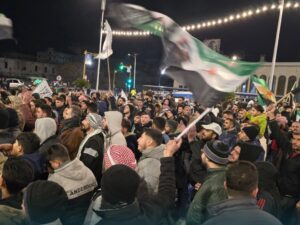 وقفة في حماة ضد الاعتداء على قوى الأمن وتأكيداً على وحدة سوريا