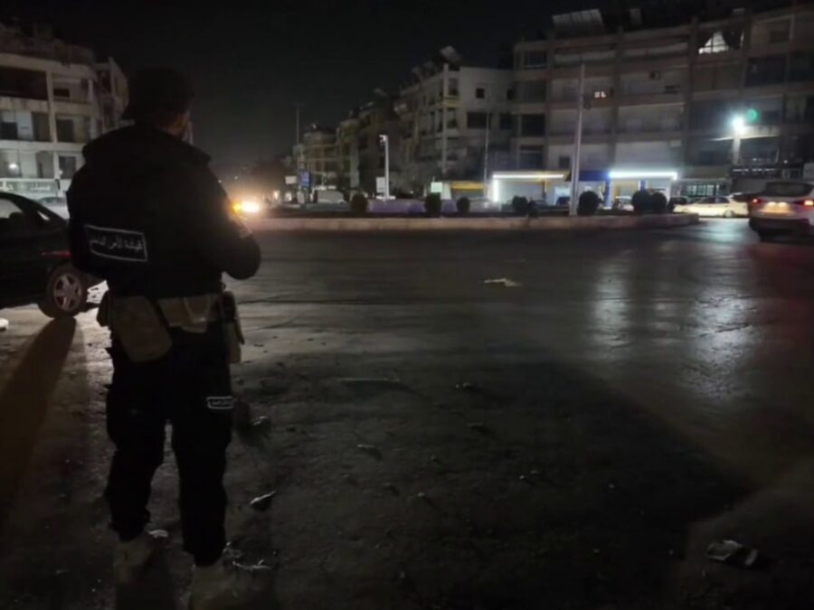 مراسل الإخبارية: الأمن الداخلي يفرض طوقاً أمنياً لتأمين المدنيين على محور الأشرفية بحلب