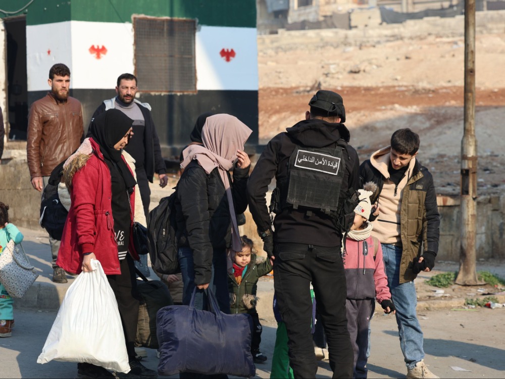 الأمن الداخلي يواصل تأمين خروج السكان من حيي الشيخ مقصود والأشرفية بحلب