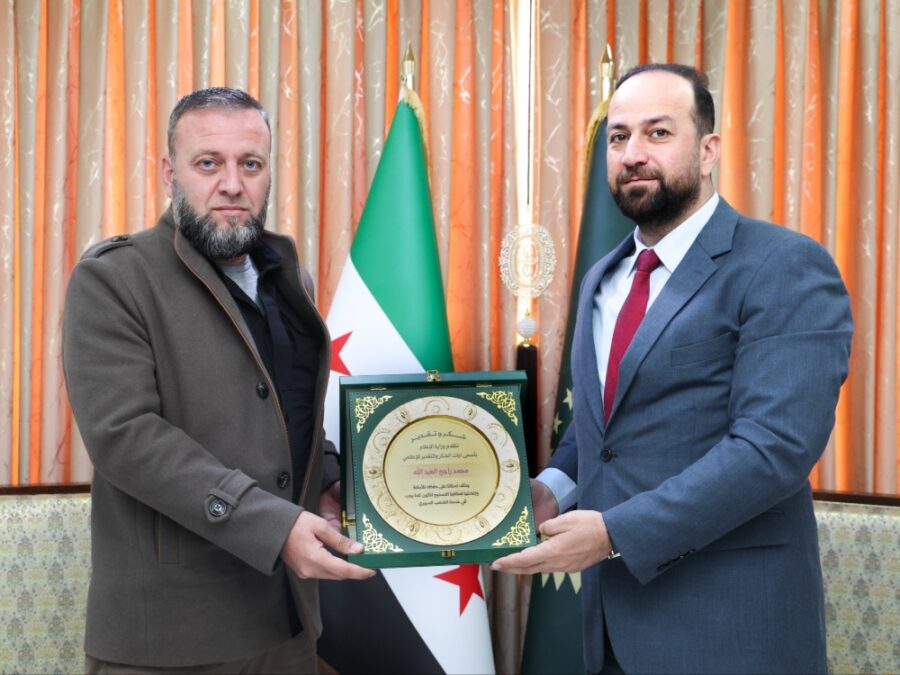 وزير الإعلام يشيد بناشط أعاد كاميرا حكومية استخدمها لتوثيق انتهاكات النظام البائد