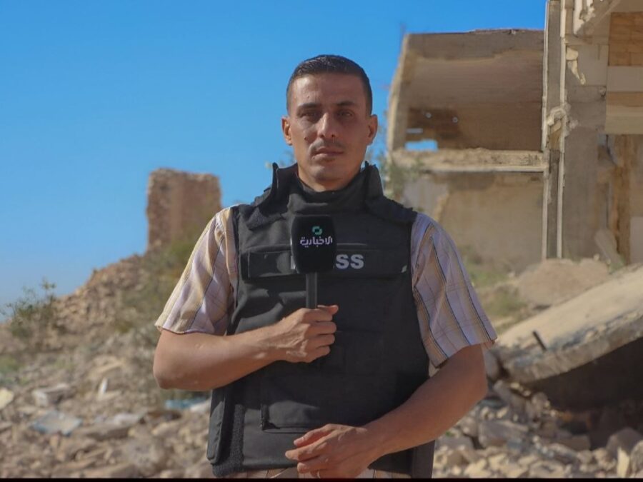 إصابة مراسل الإخبارية على مدخل الطبقة باستهداف تنظيم قسد