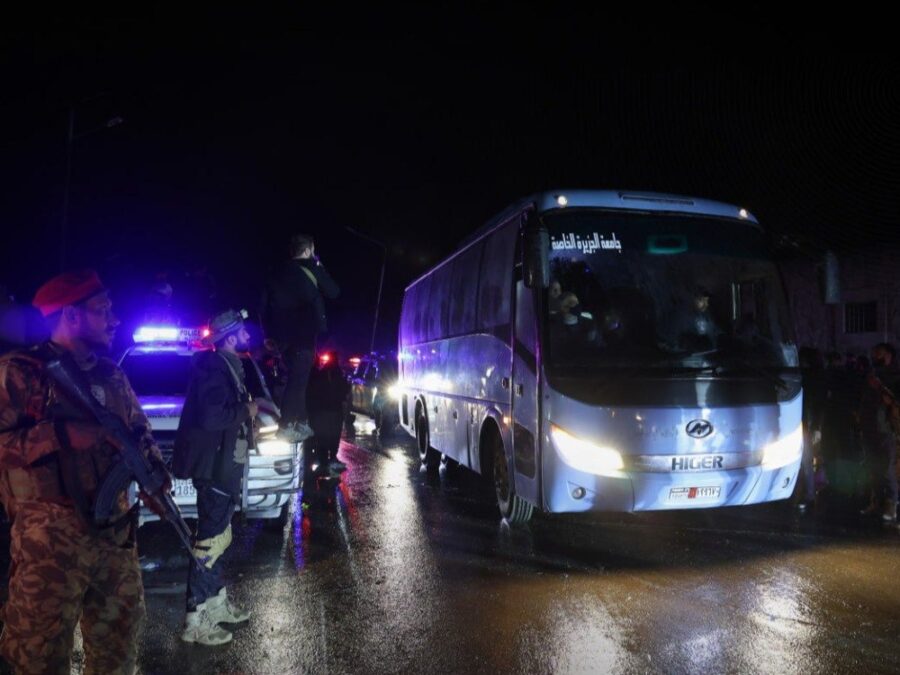 مصدر أمني للإخبارية: خروج آخر دفعة من عناصر تنظيم قسد من مدينة حلب