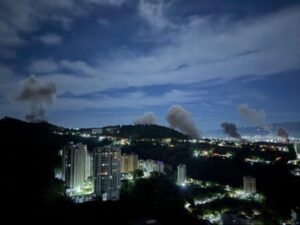 الولايات المتحدة تنفذ ضربات جوية في فنزويلا وترامب يعلن اعتقال مادورو وزوجته