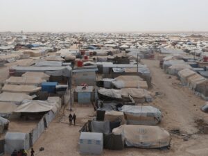 الحكومة تؤكد استعدادها لاستلام مخيم الهول وتحمل قسد تداعيات المماطلة