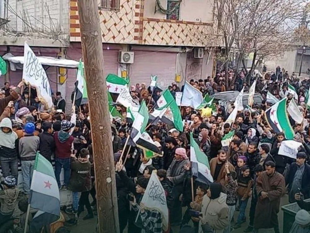 حلب.. وقفة احتجاجية في صرين للمطالبة بكشف مصير المعتقلين وفك الحصار عن المدنيين