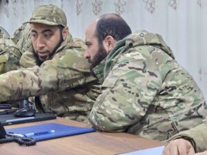 وزارة الدفاع: رئيس هيئة الأركان العامة يصل حلب للإشراف على الواقع العملياتي والميداني