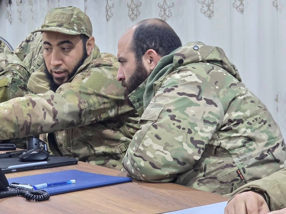 وزارة الدفاع: رئيس هيئة الأركان العامة يصل حلب للإشراف على الواقع العملياتي والميداني