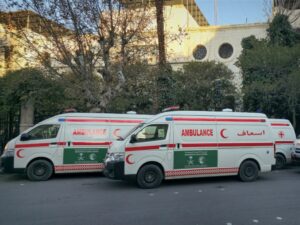 وزارة الصحة تتسلم خمس سيارات إسعاف حديثة بدعم من مركز الملك سلمان للإغاثة