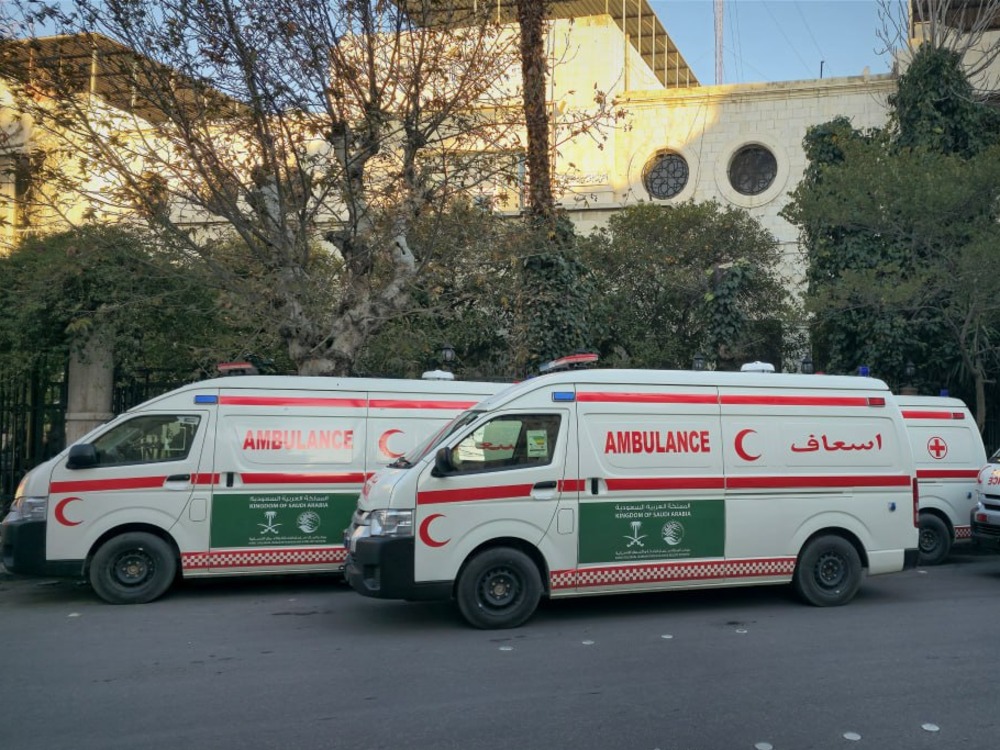 وزارة الصحة تتسلم خمس سيارات إسعاف حديثة بدعم من مركز الملك سلمان للإغاثة