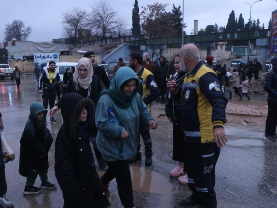 الدفاع المدني للإخبارية: خروج نحو 10 آلاف شخص خلال ساعتين عبر معبر العوارض