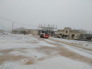 الدفاع المدني يحذّر من تراكم الثلوج وتشكل الجليد على طرق رئيسية في عدة محافظات