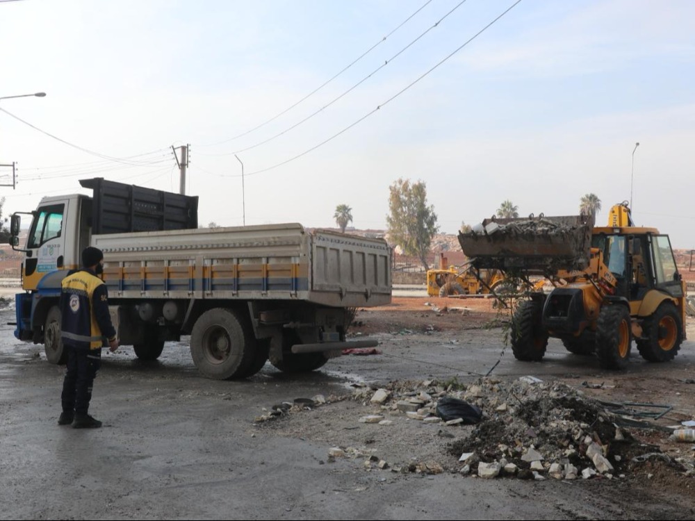الدفاع المدني ومجلس مدينة حلب يباشران فتح طرقات الأشرفية وبني زيد