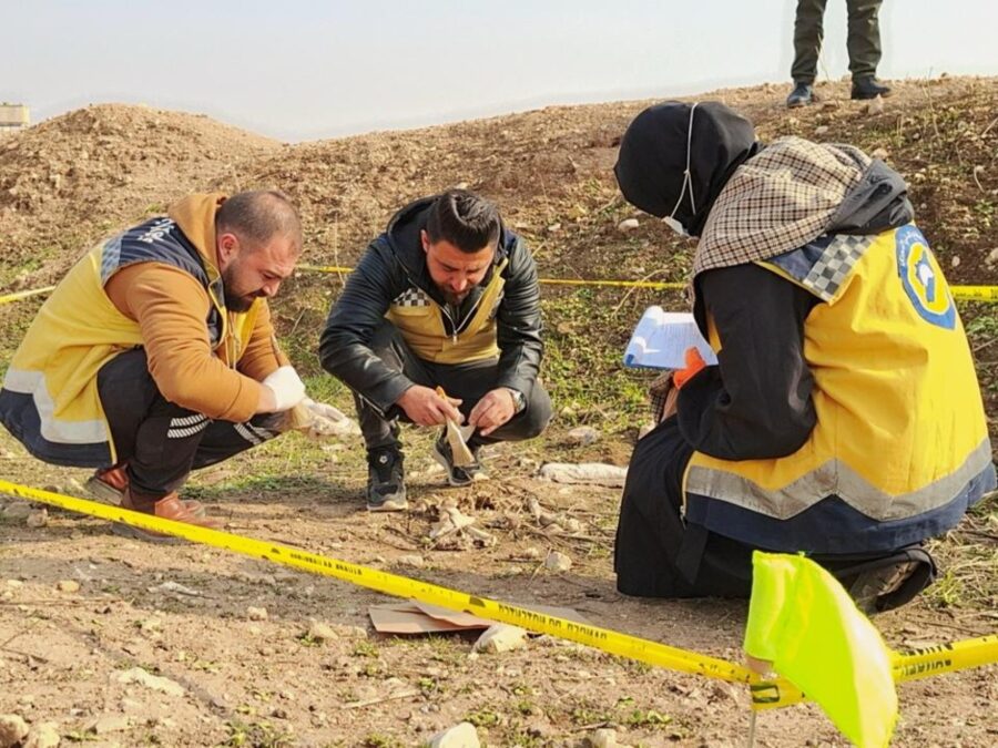 الدفاع المدني يستجيب لثلاثة بلاغات بوجود رفات بشرية في حمص وحماة