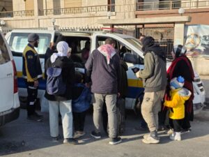 حلب.. الدفاع المدني يجلي عوائل عالقة في أحياء المدينة حفاظاً على سلامتهم حلب.. الدفاع المدني يجلي عوائل عالقة في أحياء المدينة حفاظاً على سلامتهم