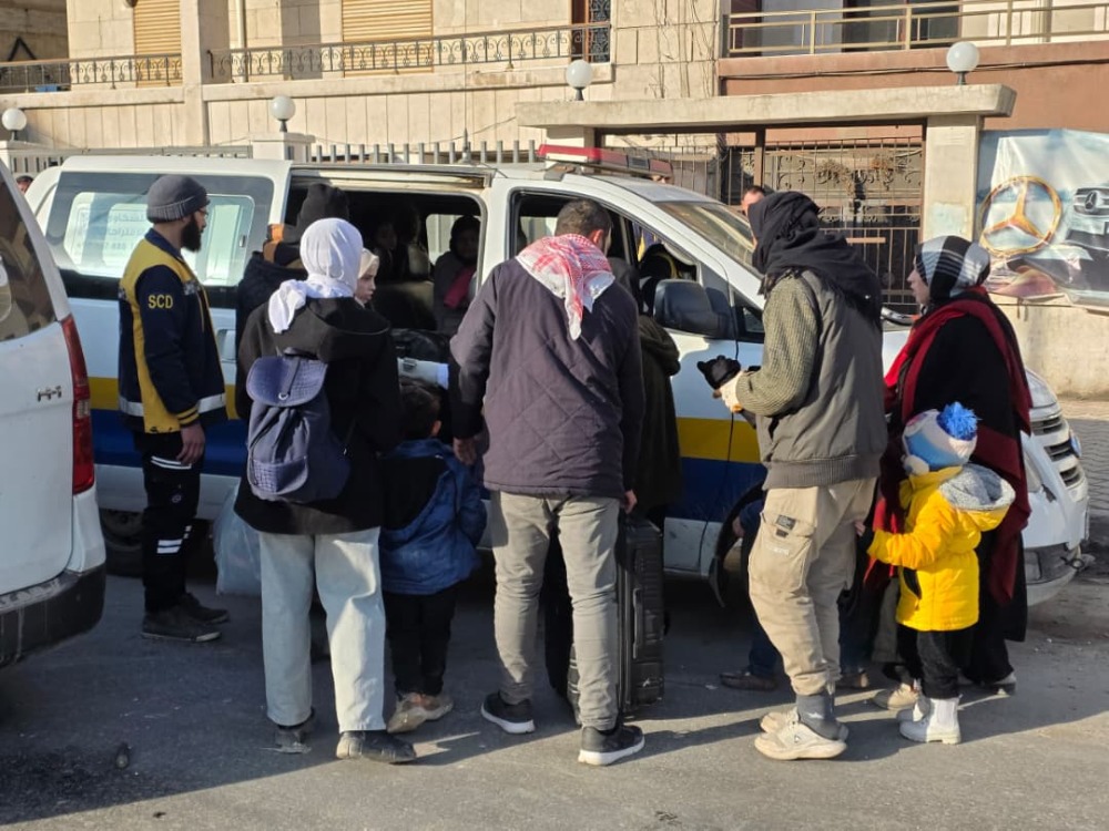 حلب.. الدفاع المدني يجلي عوائل عالقة في أحياء المدينة حفاظاً على سلامتهم حلب.. الدفاع المدني يجلي عوائل عالقة في أحياء المدينة حفاظاً على سلامتهم