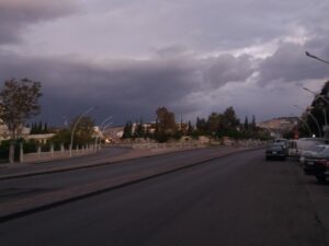 أجواء شتوية باردة وصقيع فوق المرتفعات وأغلب المناطق الداخلية