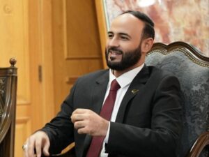 بعد عاصفة ثلجية.. محافظ حلب يتفقد المخيمات ويطلق خطة دعم شتوية