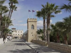 بعد وعود بالإفراج.. سجناء سوريون يوقفون إضرابهم عن الطعام في قبرص اليونانية