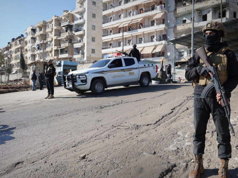 مصدر استخباراتي للإخبارية: تنظيم قسد يجند مطلوبين بدعم من إيران وPKK