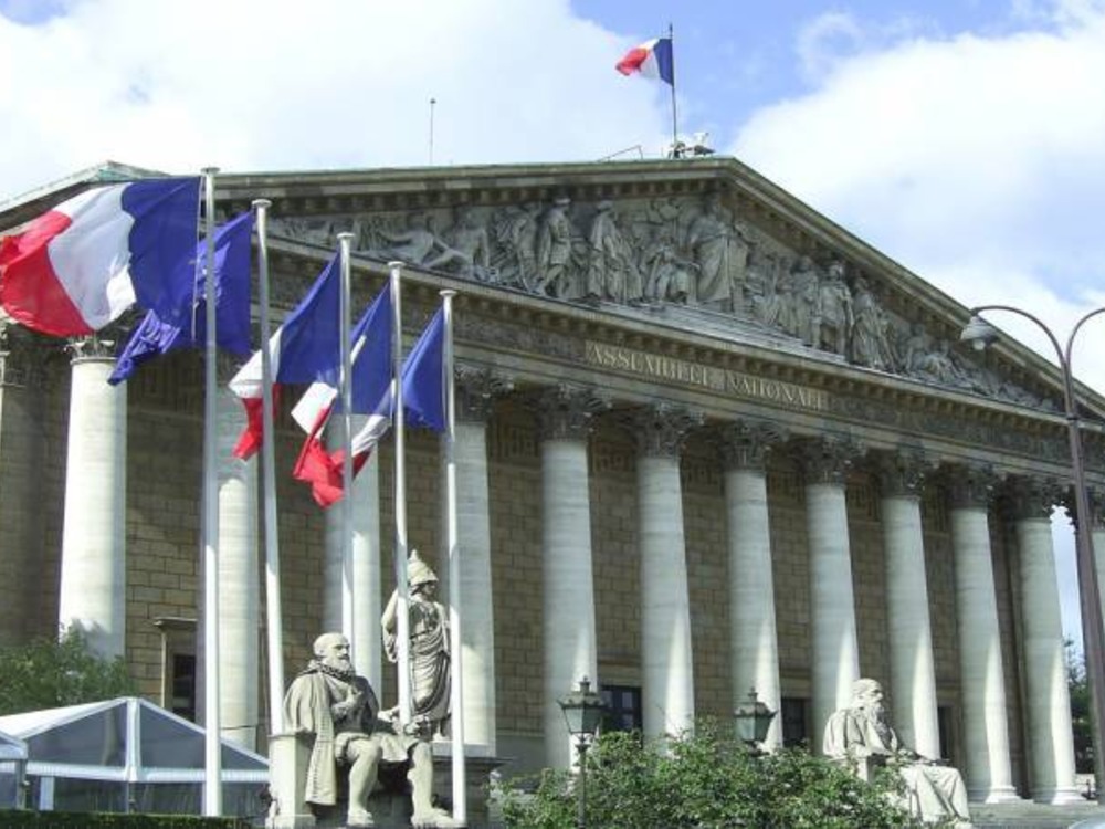 فرنسا ترحب بالاتفاق بين الدولة السورية وقسد وتعتبره لحظة مفصلية لوحدة سوريا