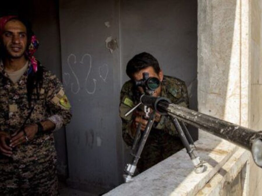 مصادر محلية للإخبارية: حملة اعتقالات لقسد وعمليات قنص تقتل شاباً وطفلة بالحسكة