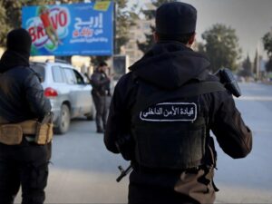 مشاكل زوجية تتحول إلى مأساة.. 5 قتلى و4 جرحى في إدلب