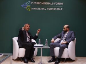 وزير الطاقة يلتقي نظيريه الأردني والمصري على هامش مؤتمر التعدين بالسعودية