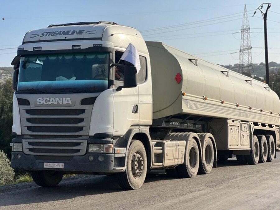 وصول أولى شحنات النفط القادمة من حقلي العمر والتنك إلى مصفاة بانياس