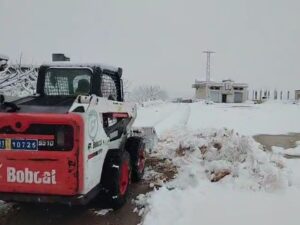 الدفاع المدني يدعو إلى اتخاذ أعلى درجات الحذر من انقطاع الطرق بسبب تراكم الثلوج