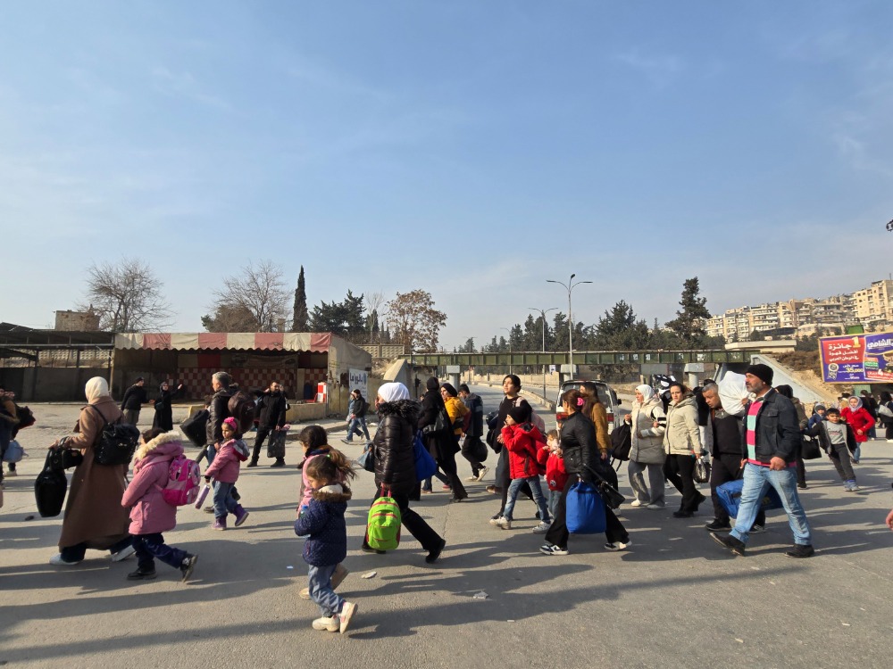 محافظ حلب يدعو لفتح الكنائس والجوامع لاستقبال النازحين