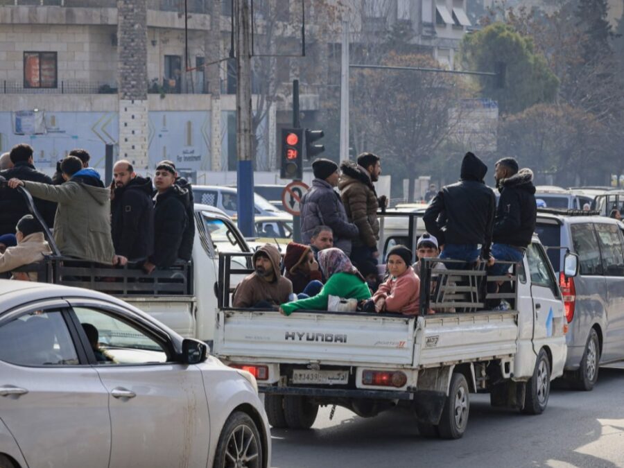 محافظة حلب للإخبارية: تنظيم قسد يمنع خروج المدنيين لاتخاذهم دروعاً بشرية