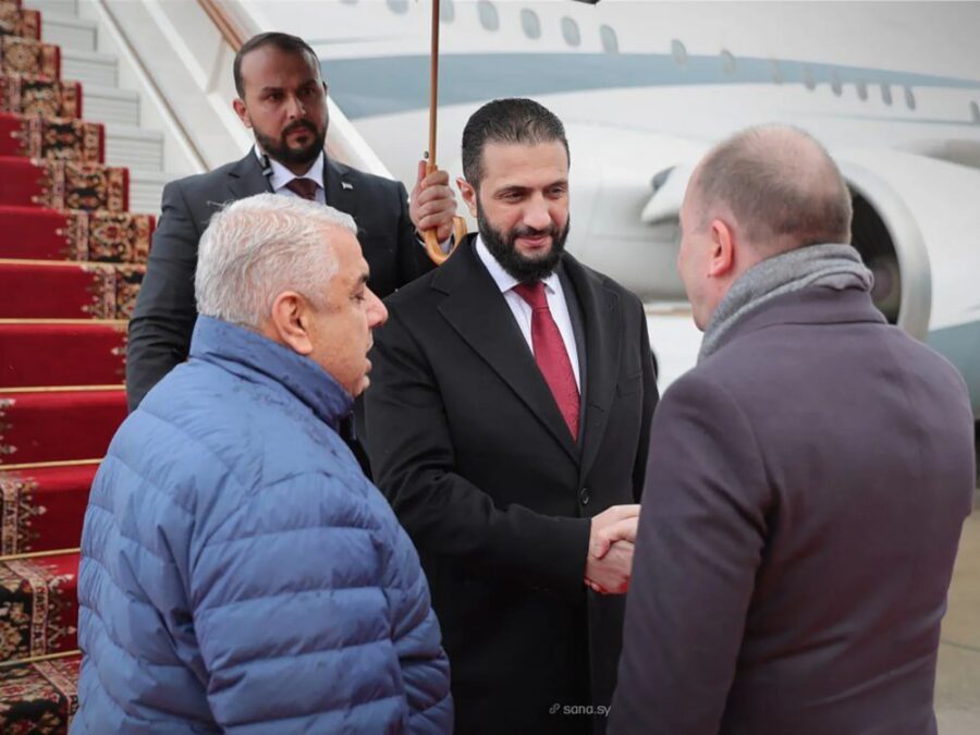 الرئيس الشرع يصل موسكو في زيارة رسمية للقاء نظيره الروسي