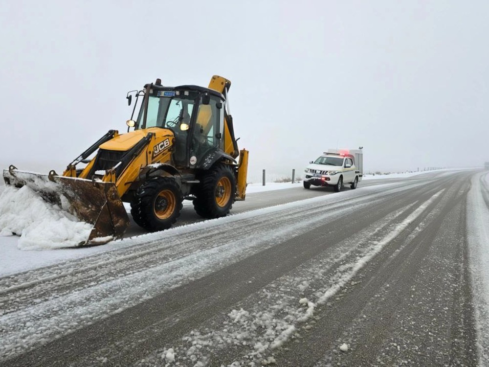 عشرات الاستجابات الميدانية للدفاع المدني لمواجهة تداعيات المنخفض الجوي القطبي