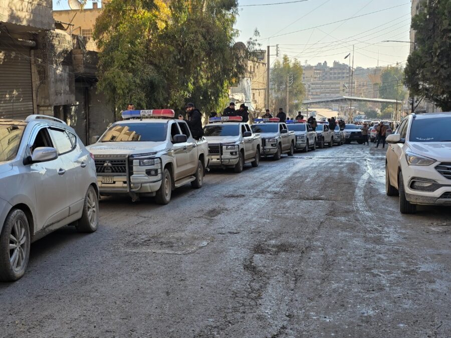 مصدر عسكري للإخبارية: الأمن الداخلي يدخل الشيخ مقصود والجيش يفكك آليات مفخخة