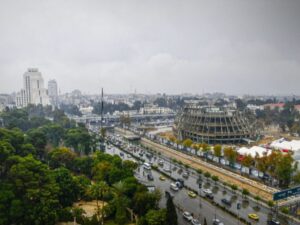 استمرار تأثيرات المنخفض الجوي وهطولات مطرية على أغلب المناطق