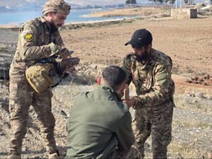 كتائب الهندسة تفكّك ألغاماً زرعها تنظيم قسد على أطراف جسر قره قوزاق بريف حلب