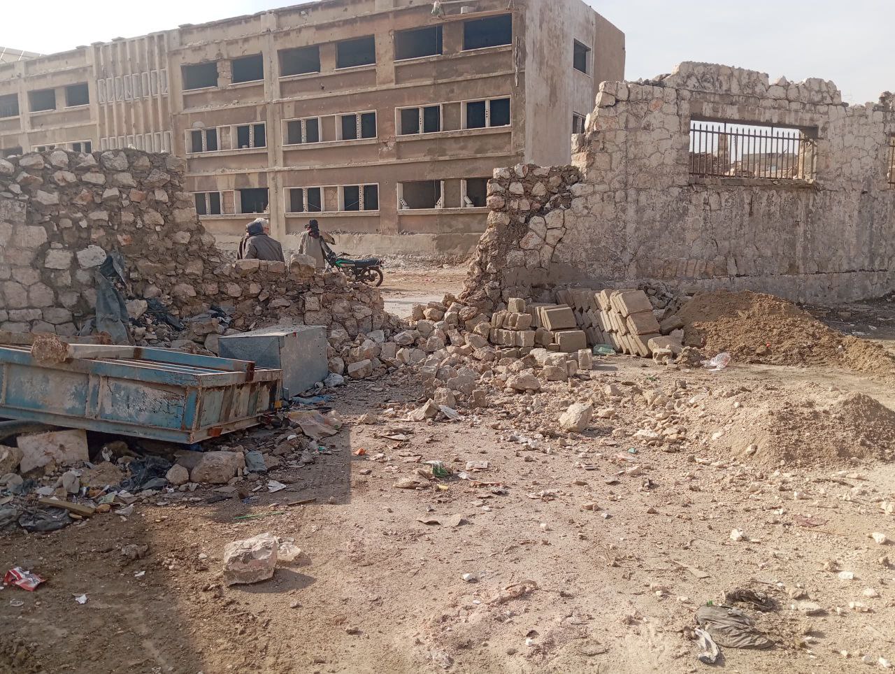 تنظيم قسد يقصف بالمدفعية مبنى الخدمات الفنية في حي قرلق بحلب