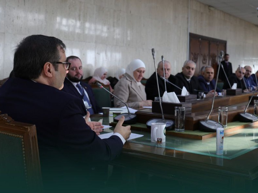 حاكم المصرف المركزي يبحث مع مدراء المصارف دور القطاع المصرفي في دعم الاستقرار الاقتصادي