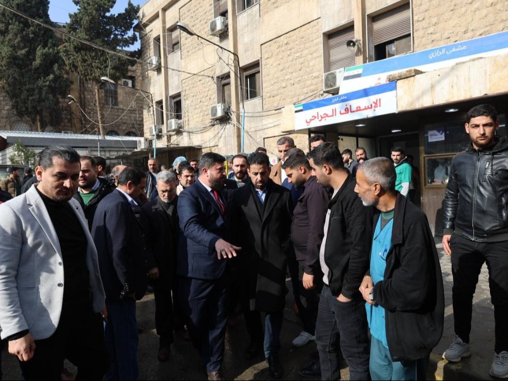 وزير الصحة يتفقد الجرحى في مشفى الرازي ويزور مركزين صحيين في حي الأشرفية