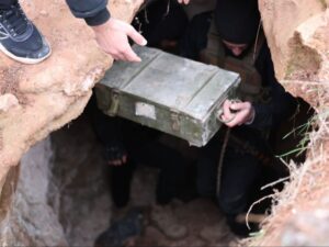 الأمن الداخلي: ضبط أسلحة وذخائر مخبأة خلال عملية أمنية بريف حماة