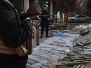 حمص.. إحباط محاولة تهريب شحنة أسلحة إلى داخل الأراضي اللبنانية عبر منطقة البريج