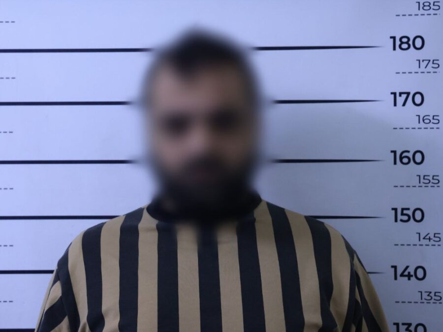 وزارة الداخلية تفكك شبكة لسرقة السيارات وتزوير أوراقها وتقبض على 13 متهماً