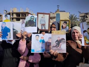 دير الزور.. وقفة احتجاجية لأهالي المفقودين في سجون قسد للكشف عن مصير أبنائهم