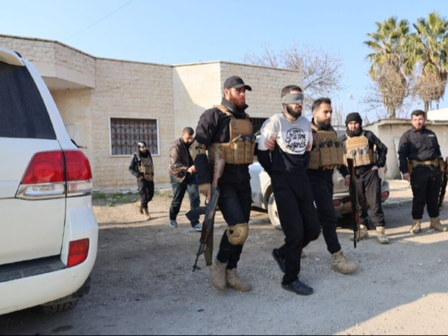 حماة.. القبض على متورطين بتشكيل مجموعة مسلّحة مرتبطة بفلول النظام البائد