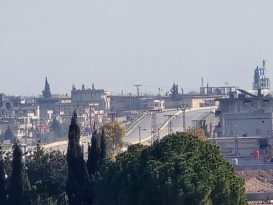 هيئة العمليات تعلن تمديد عمل الممر الإنساني في دير حافر ليوم آخر