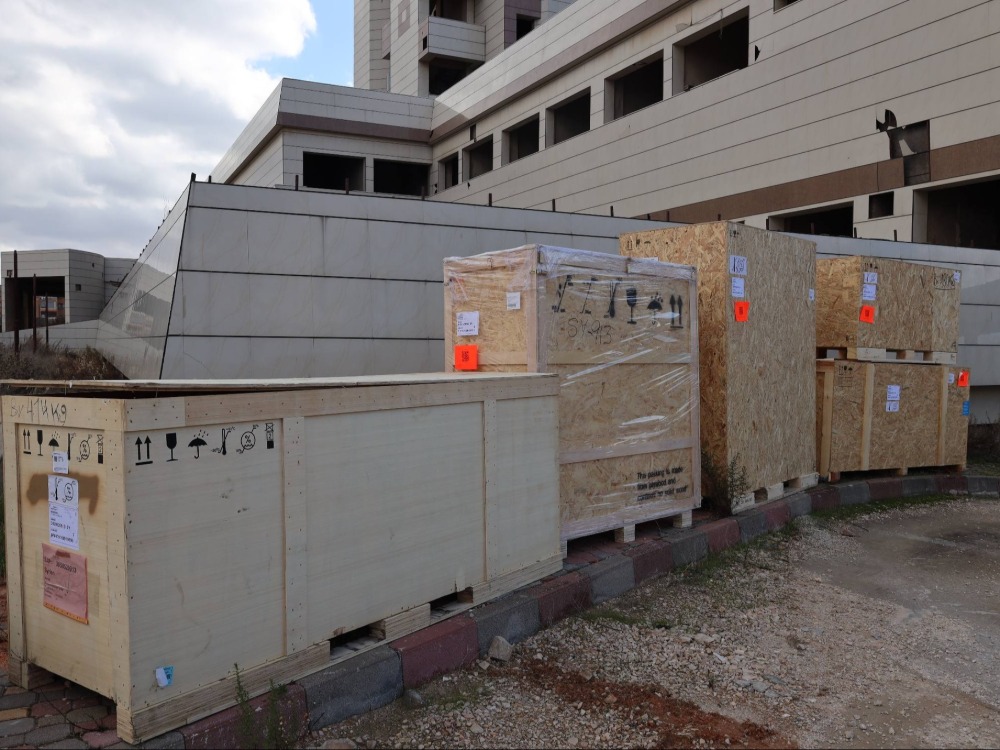 أول جهاز رنين مغناطيسي حديث يصل مشفى حمص الكبير لدعم التشخيص الطبي