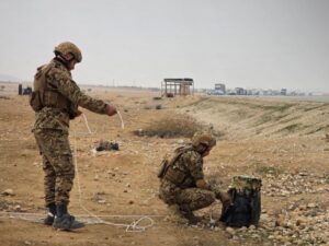 الجيش السوري يفكك كمية ضخمة من المتفجرات زرعها تنظيم قسد في طريق حلب – الرقة